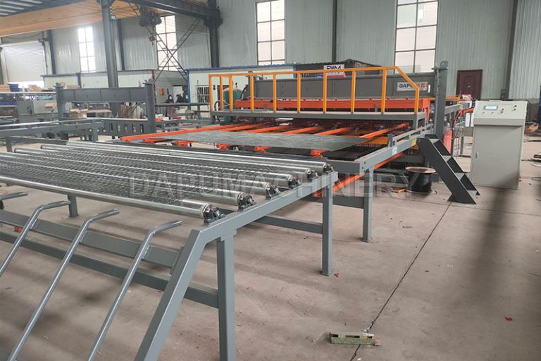 maquina-soldadora-malla-antiescalada-358-jiake-sudafrica Línea soldadora de malla antiescalada 358 JIAKE con sistema de plegado en línea personalizada para cliente en Sudáfrica