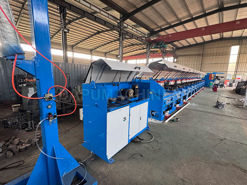 Máquina trefiladora de línea recta de 11 bloques JIAKE personalizada para la producción de alambre de alto carbono para resortes en Rusia