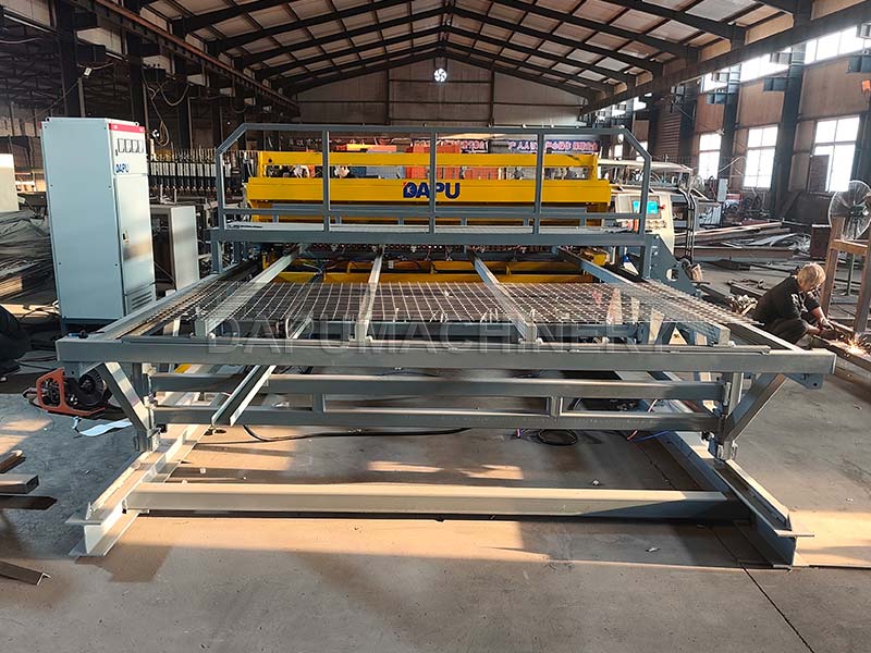 Línea de producción de malla electrosoldada para construcción JIAKE con máquina trefiladora, enderezadora GT3-8 y soldadora de malla de 3-6mm en Brasil.